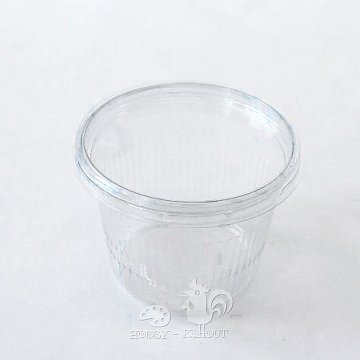 Kelímek plastový s víčkem 210 ml - 1 ks