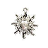 Kovový přívěsek - sluníčko 28x24 mm stříbrná barva