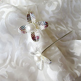 Ozdobný špendlík svatební, kytka s perlou