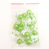 Závěs z plastových perel - sv. zelená 1,3 m
